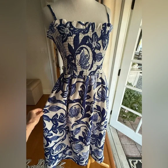 Blue and White smocked floral dress in Medium. Worn once. Perfect for Greece! 🇬🇷 - Picture 9 of 13
